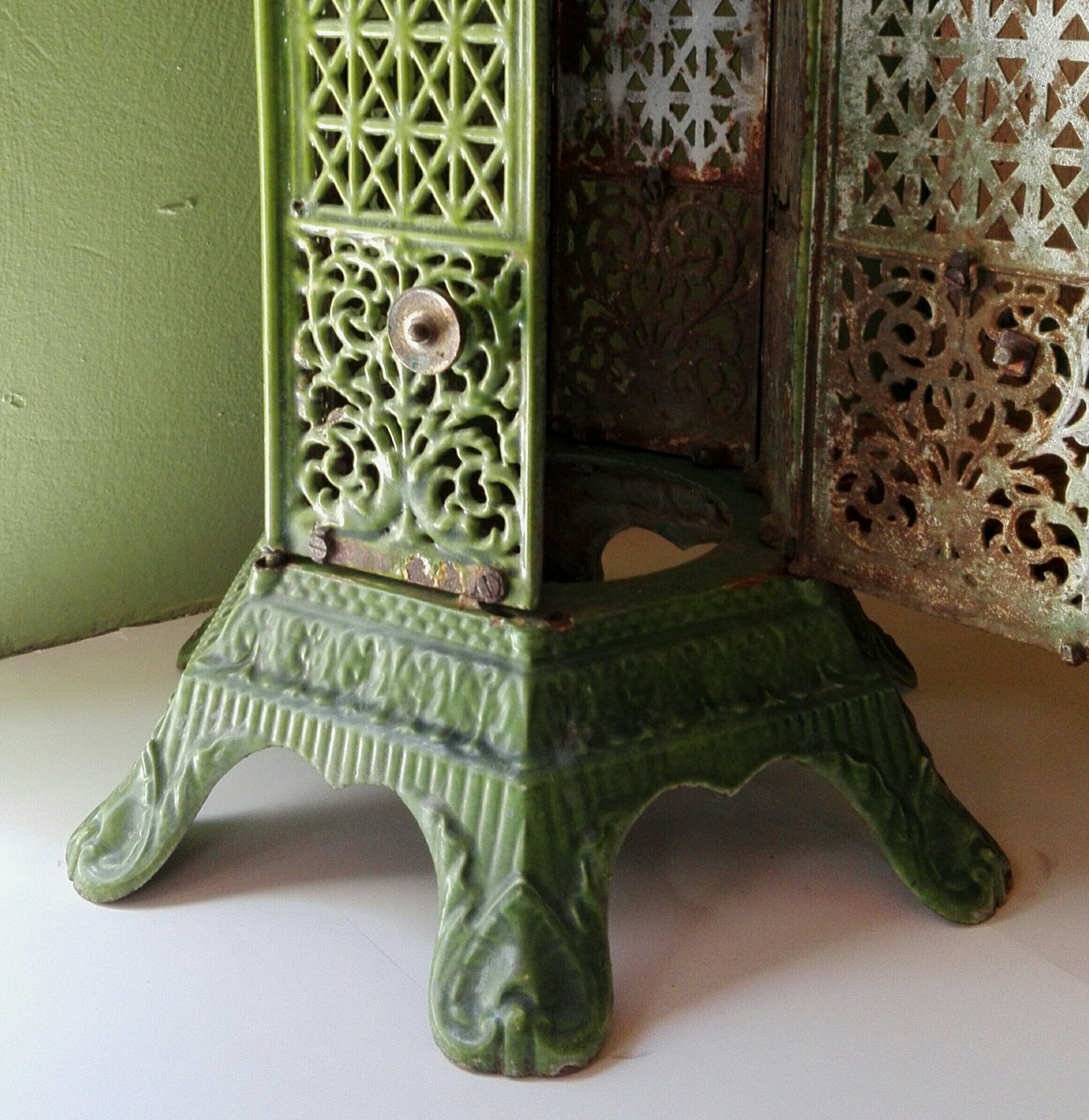 Victorian enamel potstand I ex Victorian enamel heater